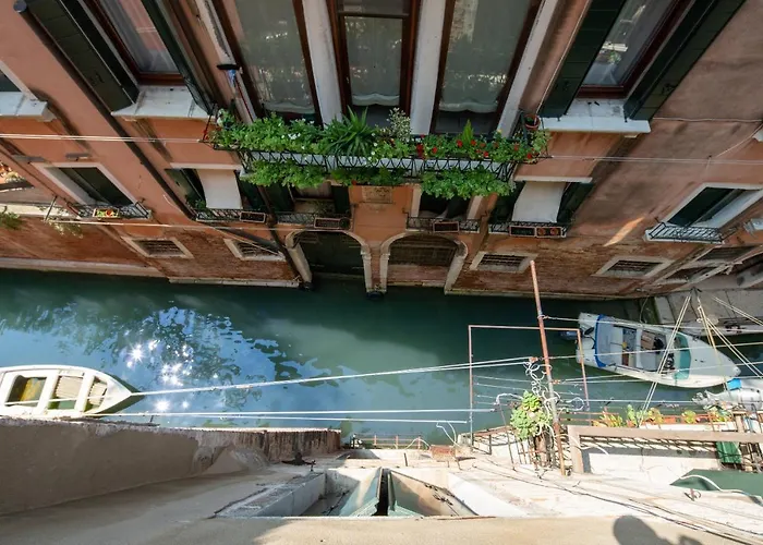 San Polo Canal View Apartments By Wonderful Italy