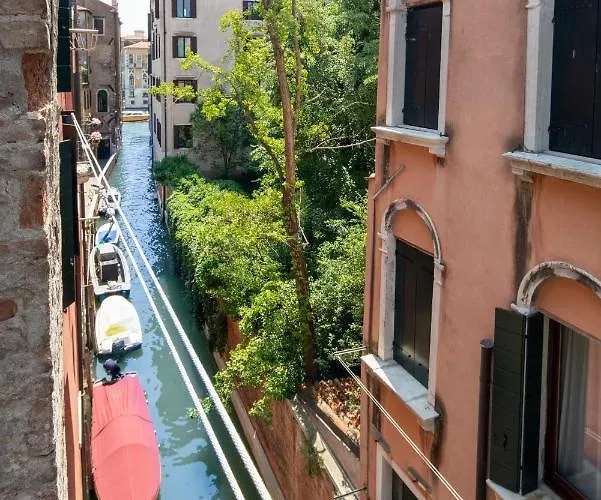 San Polo Canal View Apartments By Wonderful Italy